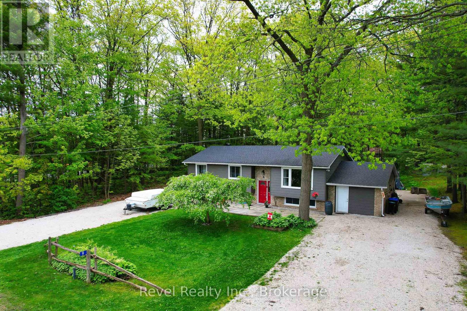 9 FREDERICK DRIVE, Wasaga Beach, Ontario