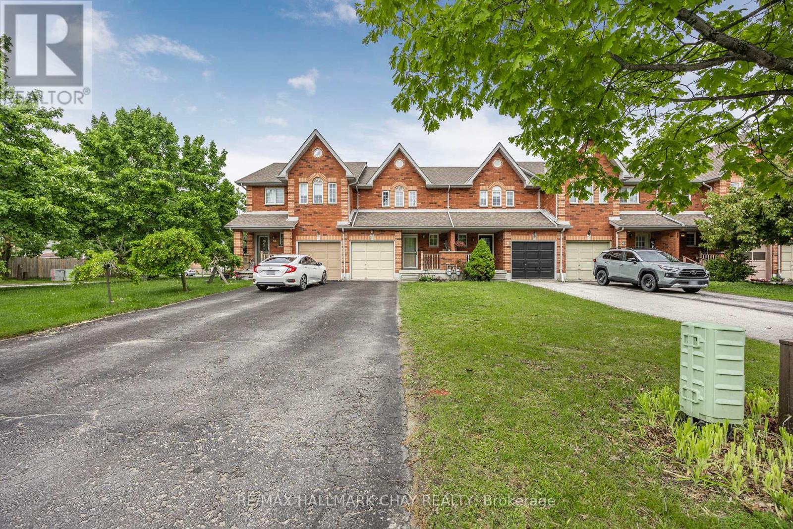 4 Huitema Court, Barrie, Ontario  L4N 9P9 - Photo 3 - S12185793