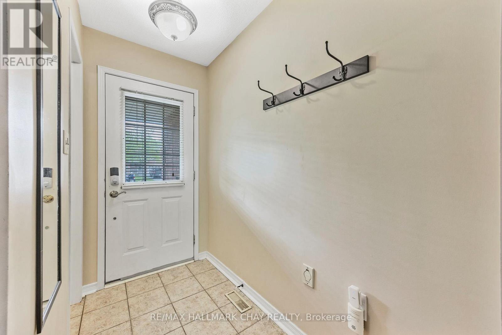 4 Huitema Court, Barrie, Ontario  L4N 9P9 - Photo 8 - S12185793