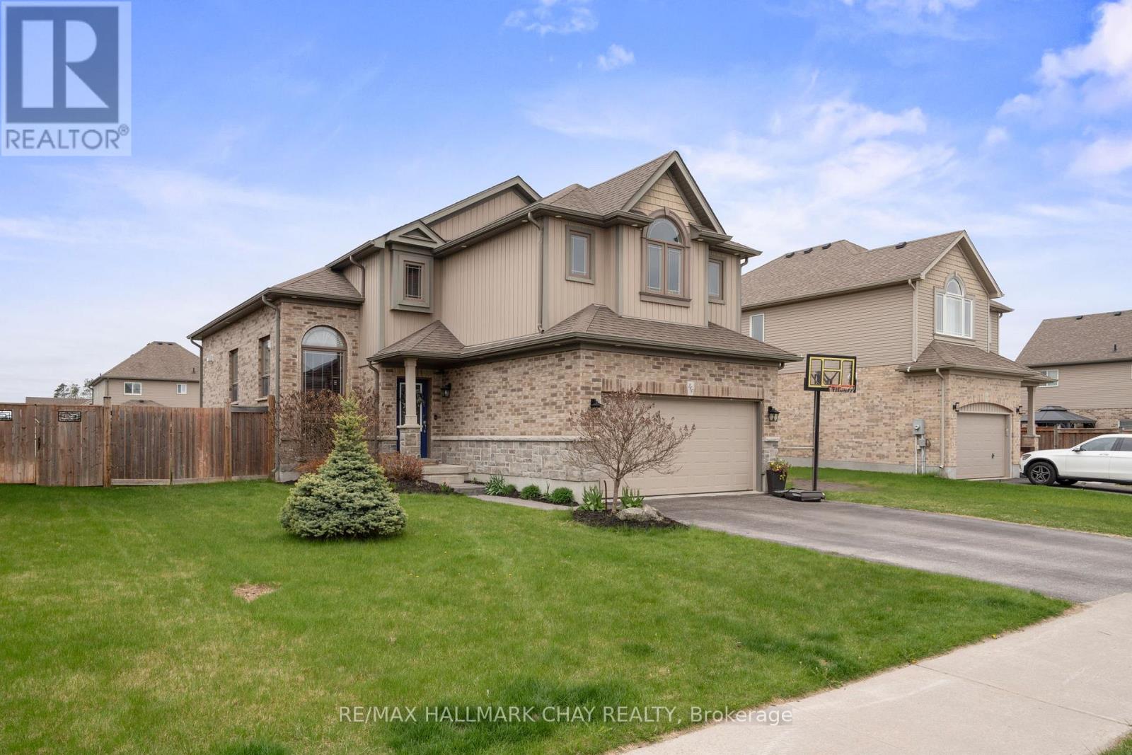 366 Greenwood Drive, Essa, Ontario  L3W 0P7 - Photo 2 - N12137390