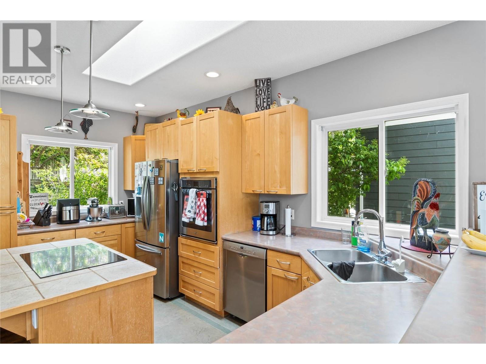 2245 PAUL LAKE Road, Kamloops, BC v2h1n9