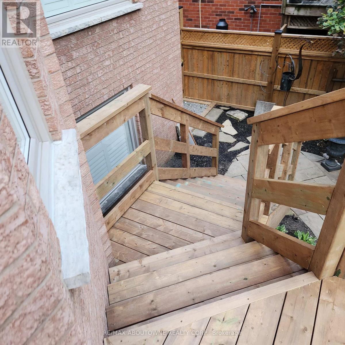 2080 Mckerlie Crescent, Burlington, Ontario  L7M 4E8 - Photo 38 - W12185767