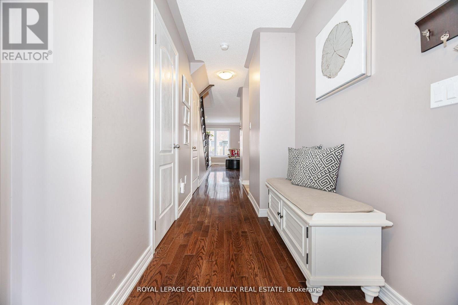 20 Cedarbrook Road, Brampton (Sandringham-Wellington), Ontario  L6R 0W9 - Photo 3 - W12185800
