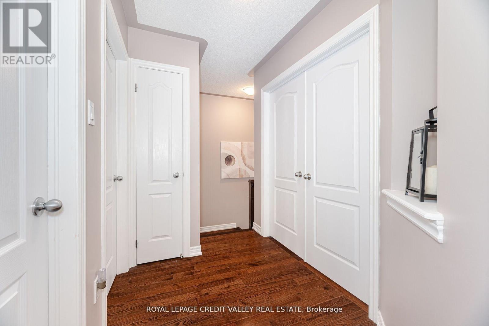 20 Cedarbrook Road, Brampton (Sandringham-Wellington), Ontario  L6R 0W9 - Photo 9 - W12185800
