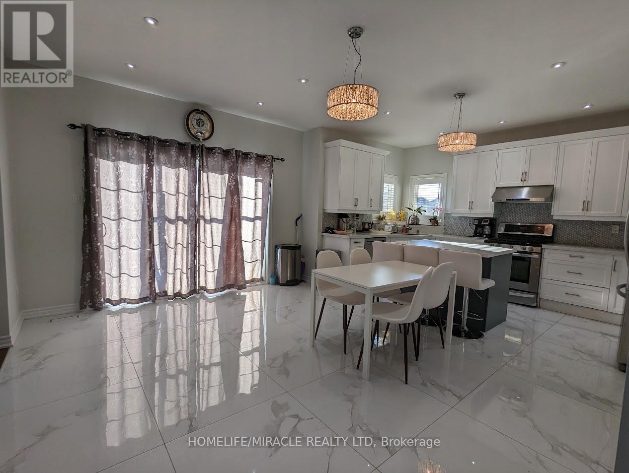 194 Don Minaker Drive, Brampton, Ontario  L6P 2V1 - Photo 7 - W12185811