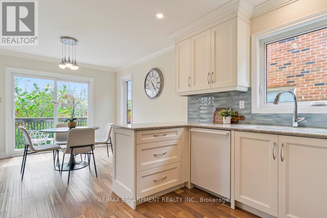 2712 Ashridge Place, Oakville, Ontario  L6J 7K3 - Photo 7 - W12185835