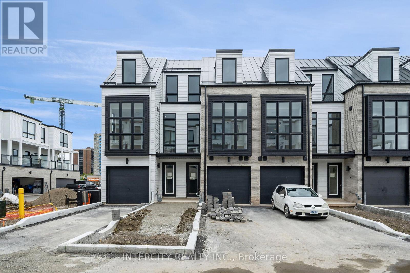 2 - 138 East Street, Oakville, Ontario  L6L 0H9 - Photo 1 - W12185838