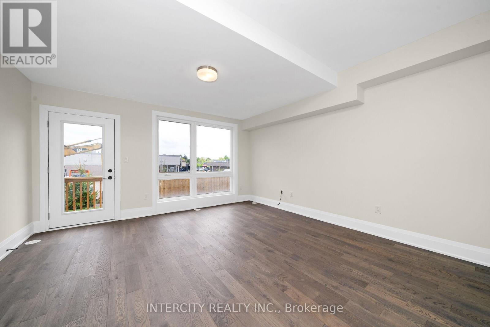 2 - 138 East Street, Oakville, Ontario  L6L 0H9 - Photo 5 - W12185838