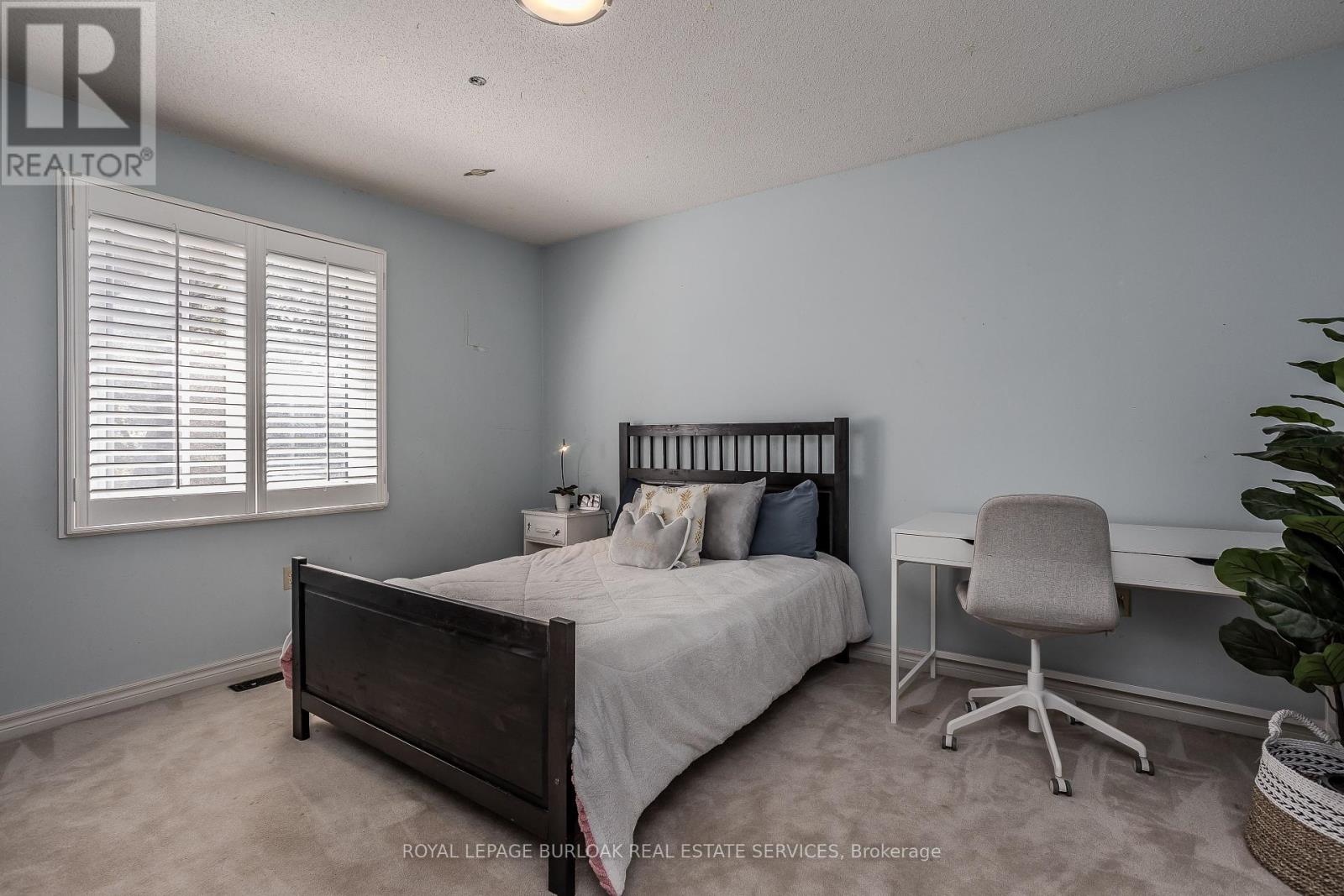 656 Andrea Court, Burlington, Ontario  L7R 4J7 - Photo 29 - W12185843