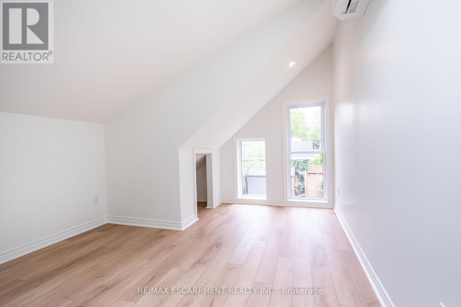 52 Barton Street W, Hamilton, Ontario  L8L 1A4 - Photo 36 - X12185744