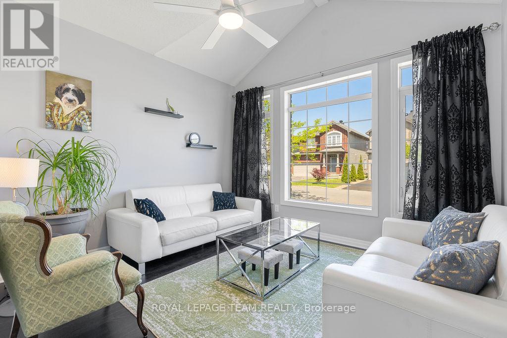 Property at 677 SUNBURST STREET image 4