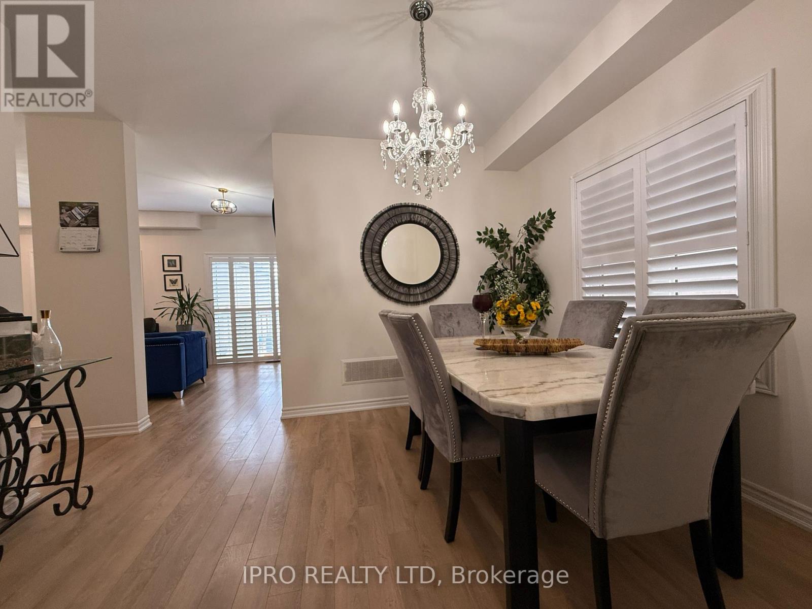 8 Whitton Drive, Brant (Paris), Ontario  N3L 3E3 - Photo 11 - X12185854