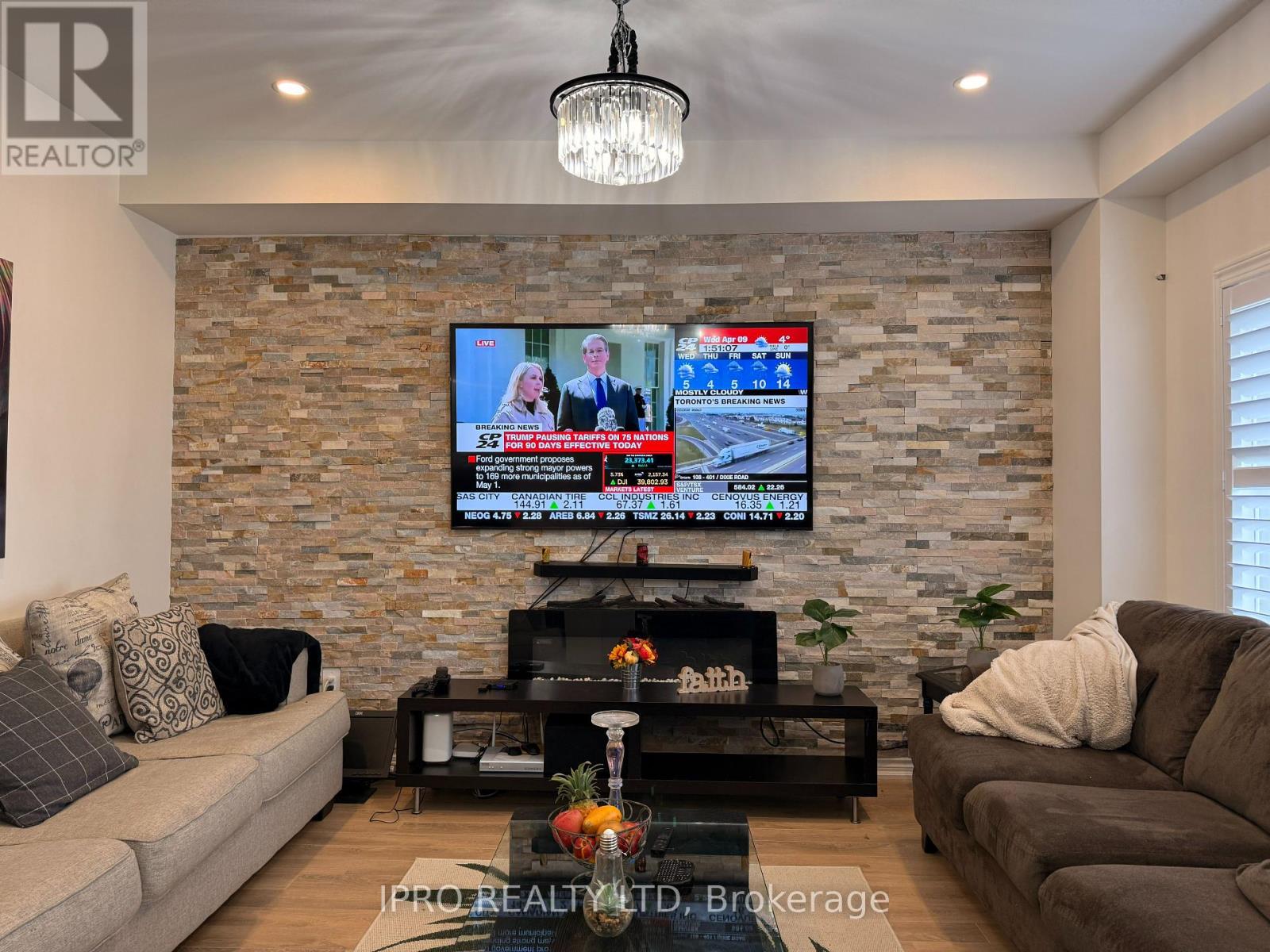 8 Whitton Drive, Brant (Paris), Ontario  N3L 3E3 - Photo 12 - X12185854