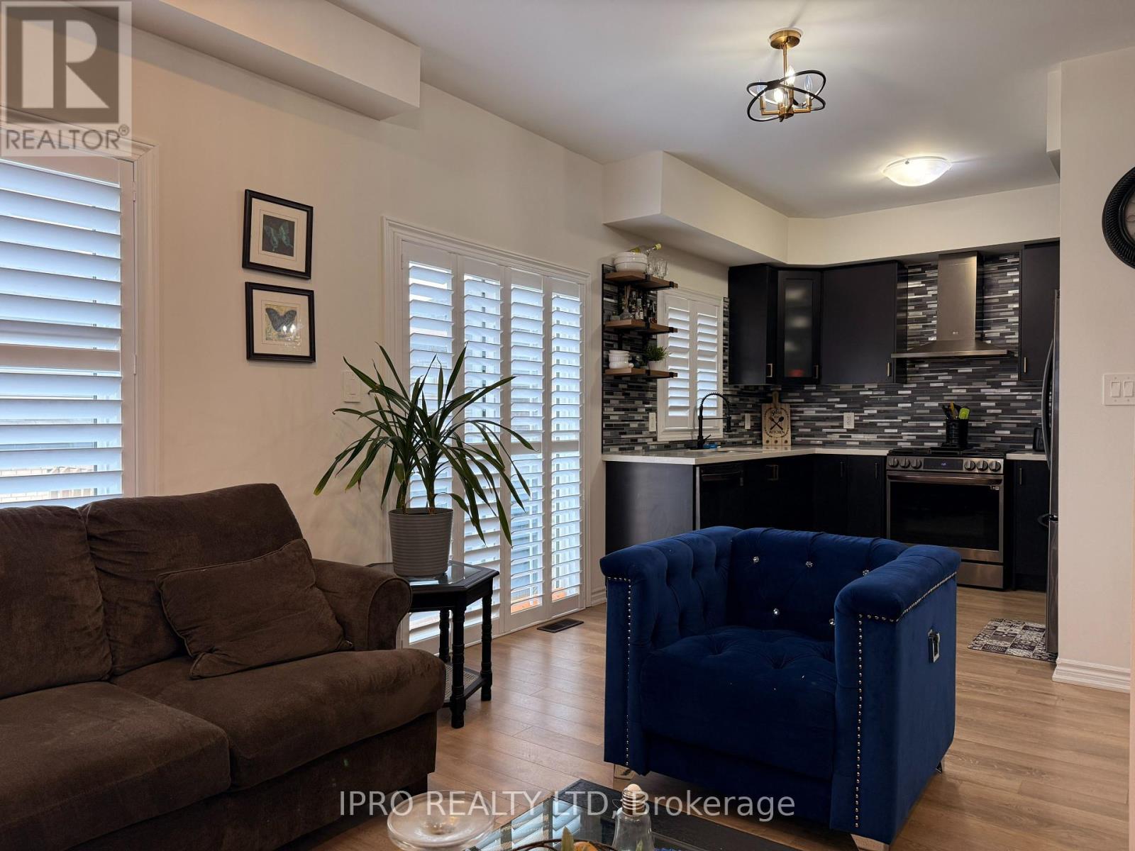 8 Whitton Drive, Brant (Paris), Ontario  N3L 3E3 - Photo 16 - X12185854