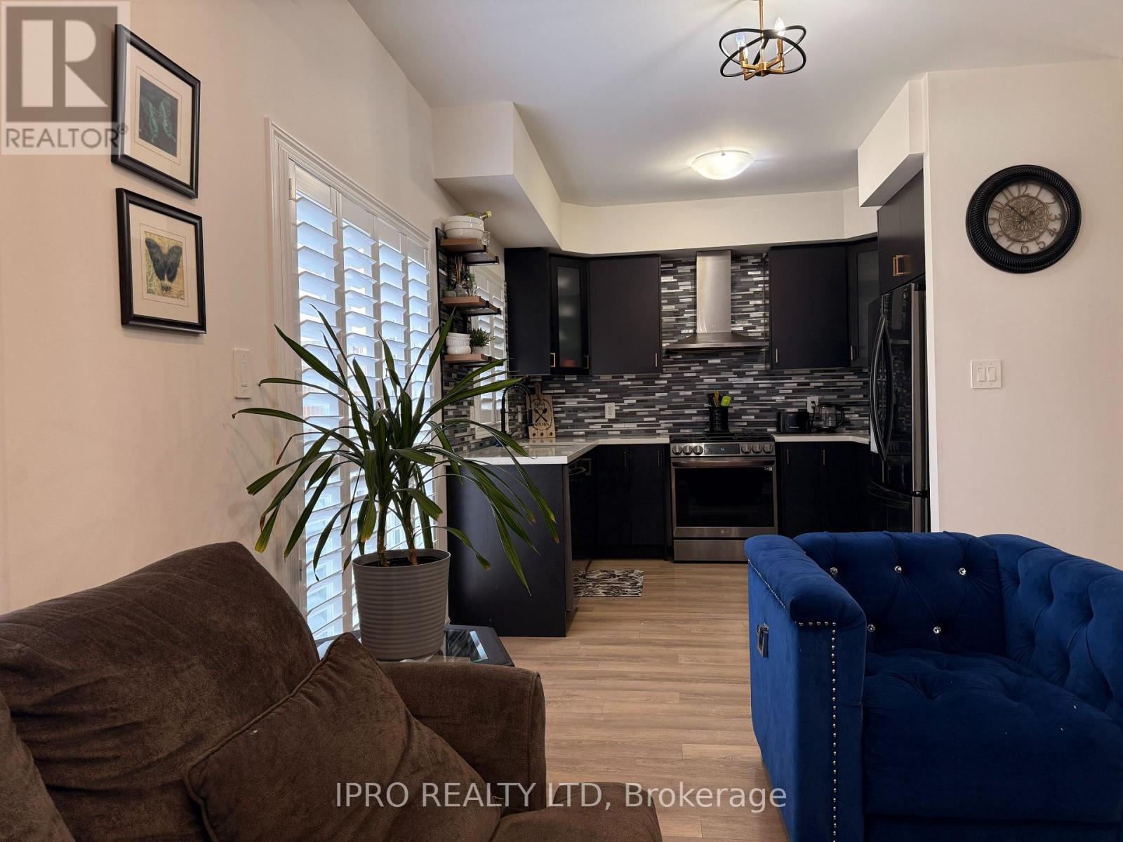 8 Whitton Drive, Brant (Paris), Ontario  N3L 3E3 - Photo 17 - X12185854