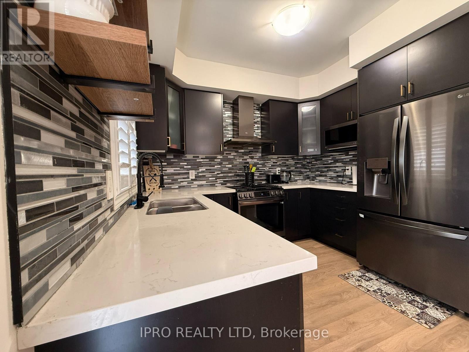 8 Whitton Drive, Brant (Paris), Ontario  N3L 3E3 - Photo 18 - X12185854
