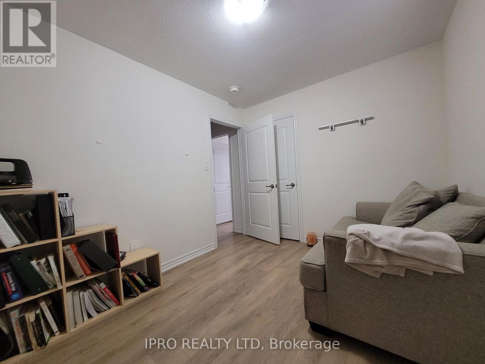 8 Whitton Drive, Brant (Paris), Ontario  N3L 3E3 - Photo 28 - X12185854