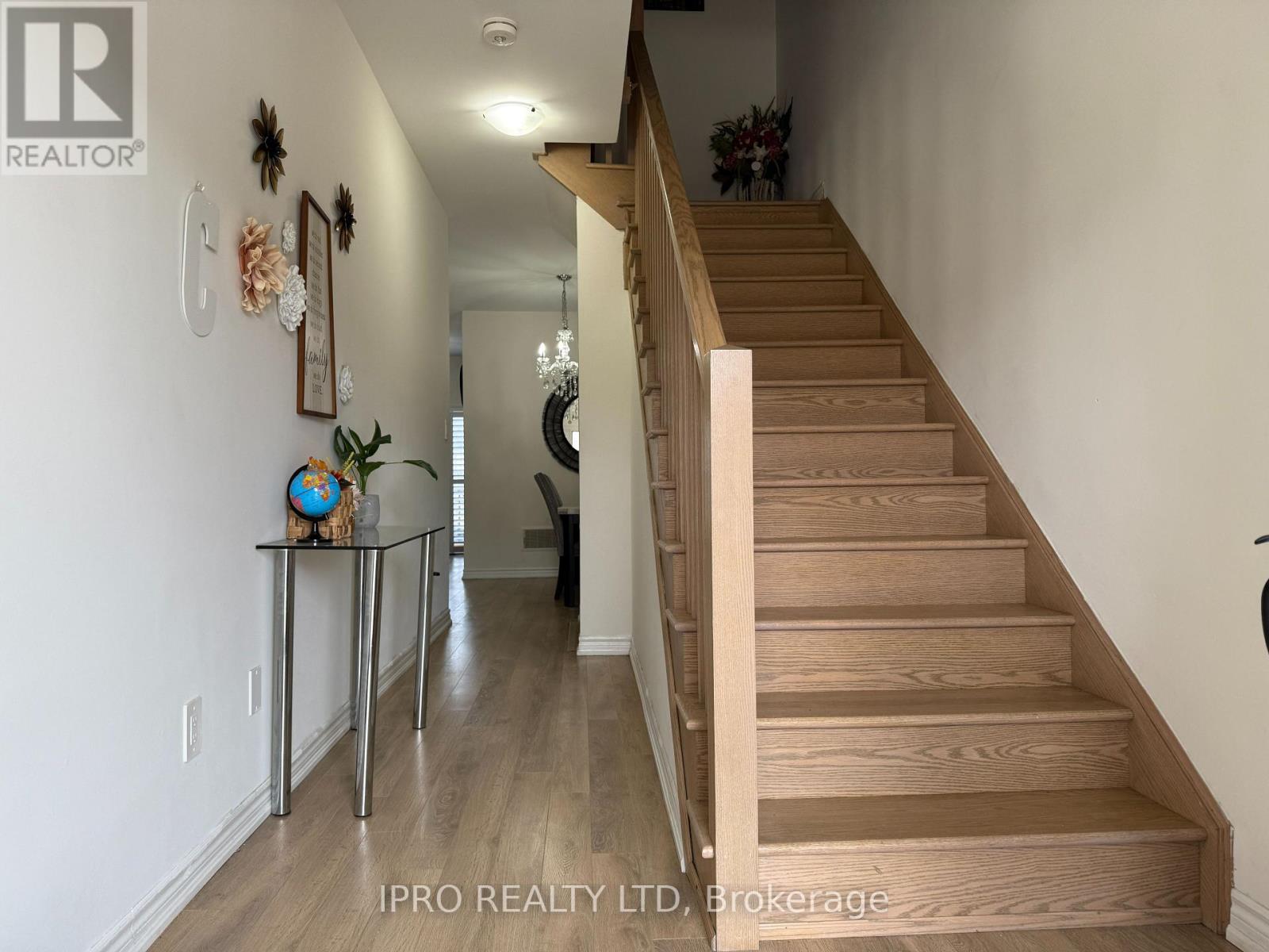 8 Whitton Drive, Brant (Paris), Ontario  N3L 3E3 - Photo 3 - X12185854