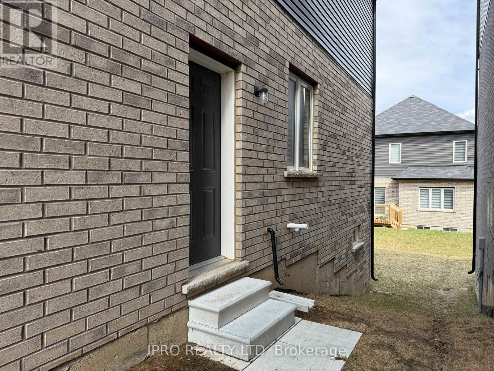 8 Whitton Drive, Brant (Paris), Ontario  N3L 3E3 - Photo 40 - X12185854