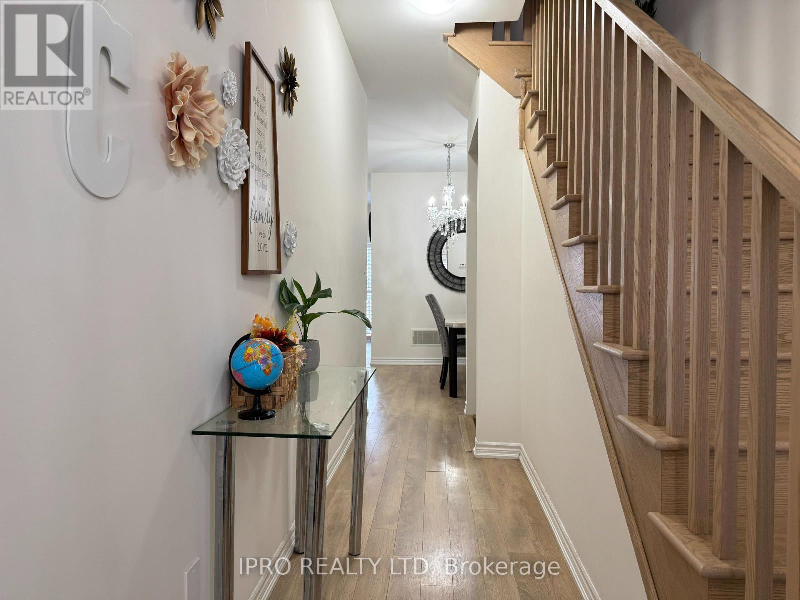 8 Whitton Drive, Brant (Paris), Ontario  N3L 3E3 - Photo 5 - X12185854