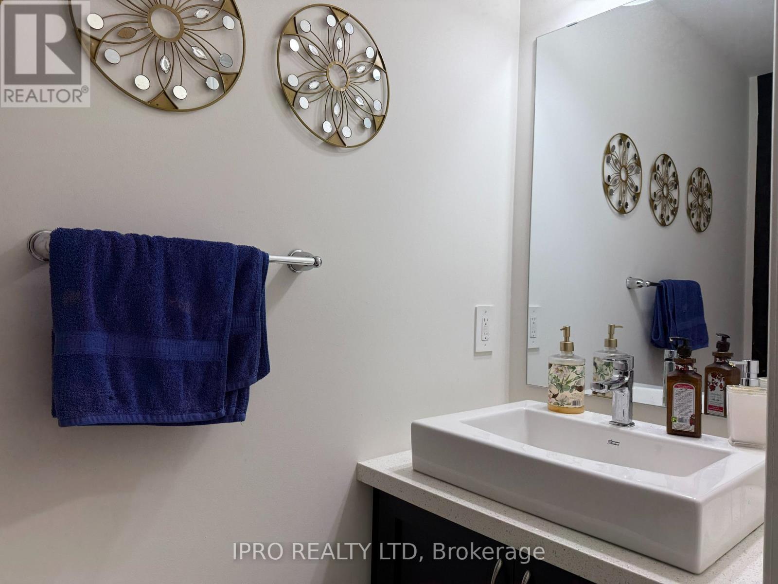 8 Whitton Drive, Brant (Paris), Ontario  N3L 3E3 - Photo 9 - X12185854