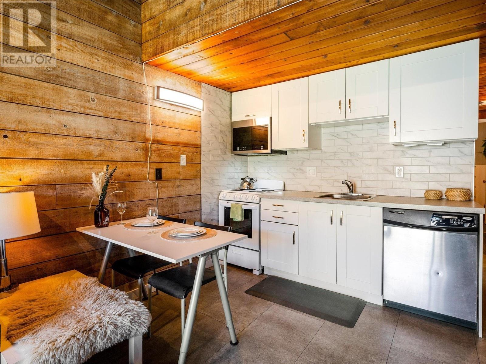 D2 6900 Crabapple Drive, Whistler, British Columbia  V8E 0C5 - Photo 21 - R3009335