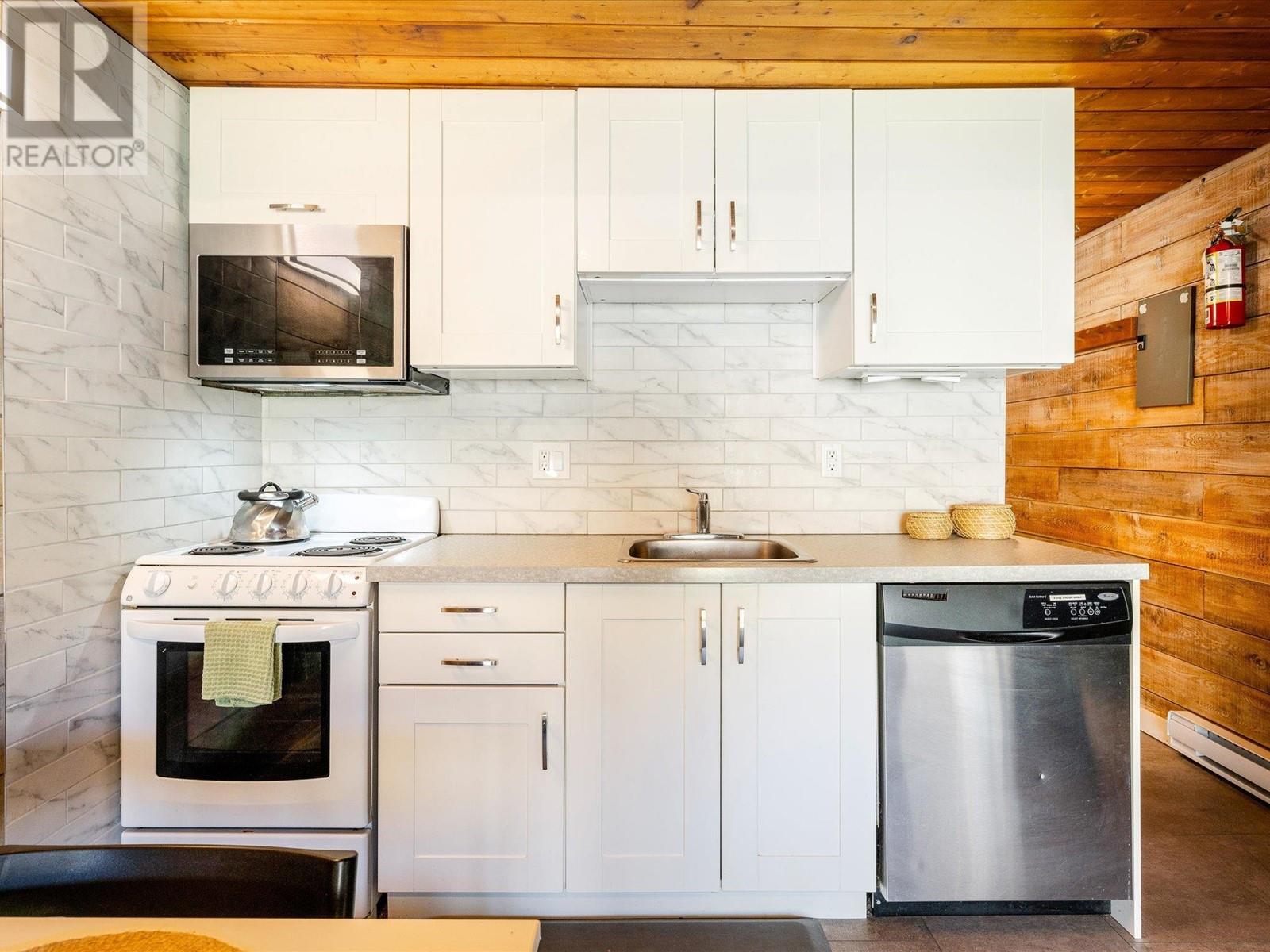 D2 6900 Crabapple Drive, Whistler, British Columbia  V8E 0C5 - Photo 22 - R3009335