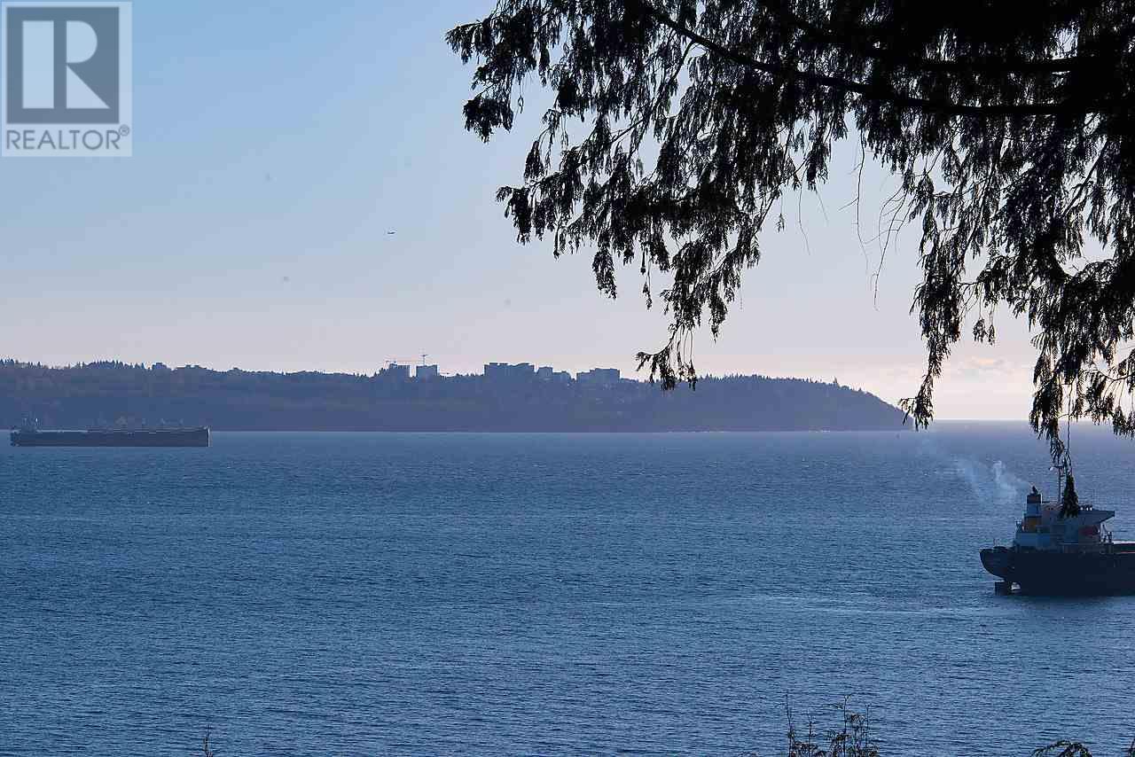 3290 MATHERS AVENUE, West Vancouver, British Columbia