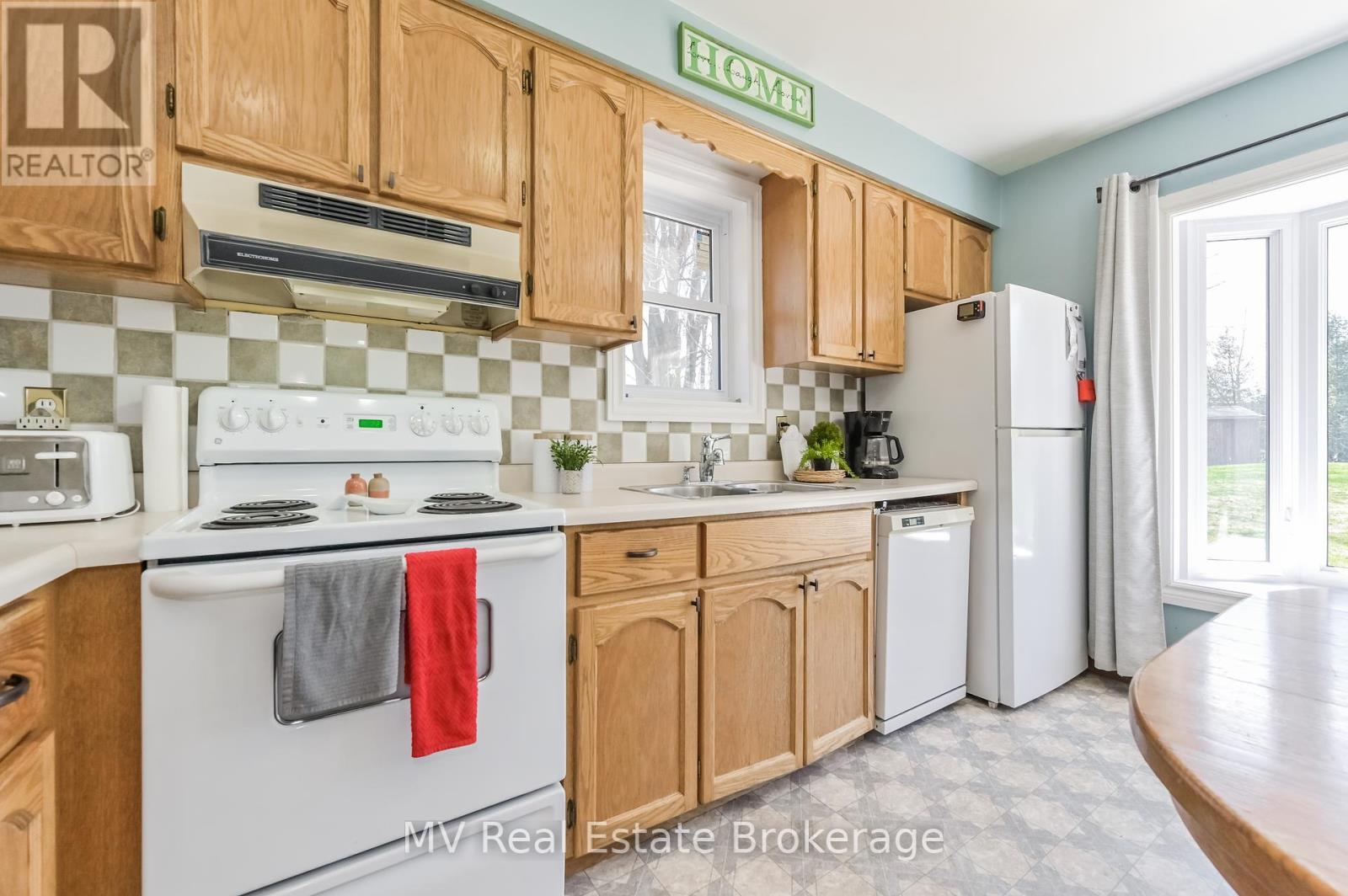 25 Graham Street W, Mapleton, Ontario  N0B 1A0 - Photo 11 - X12185882