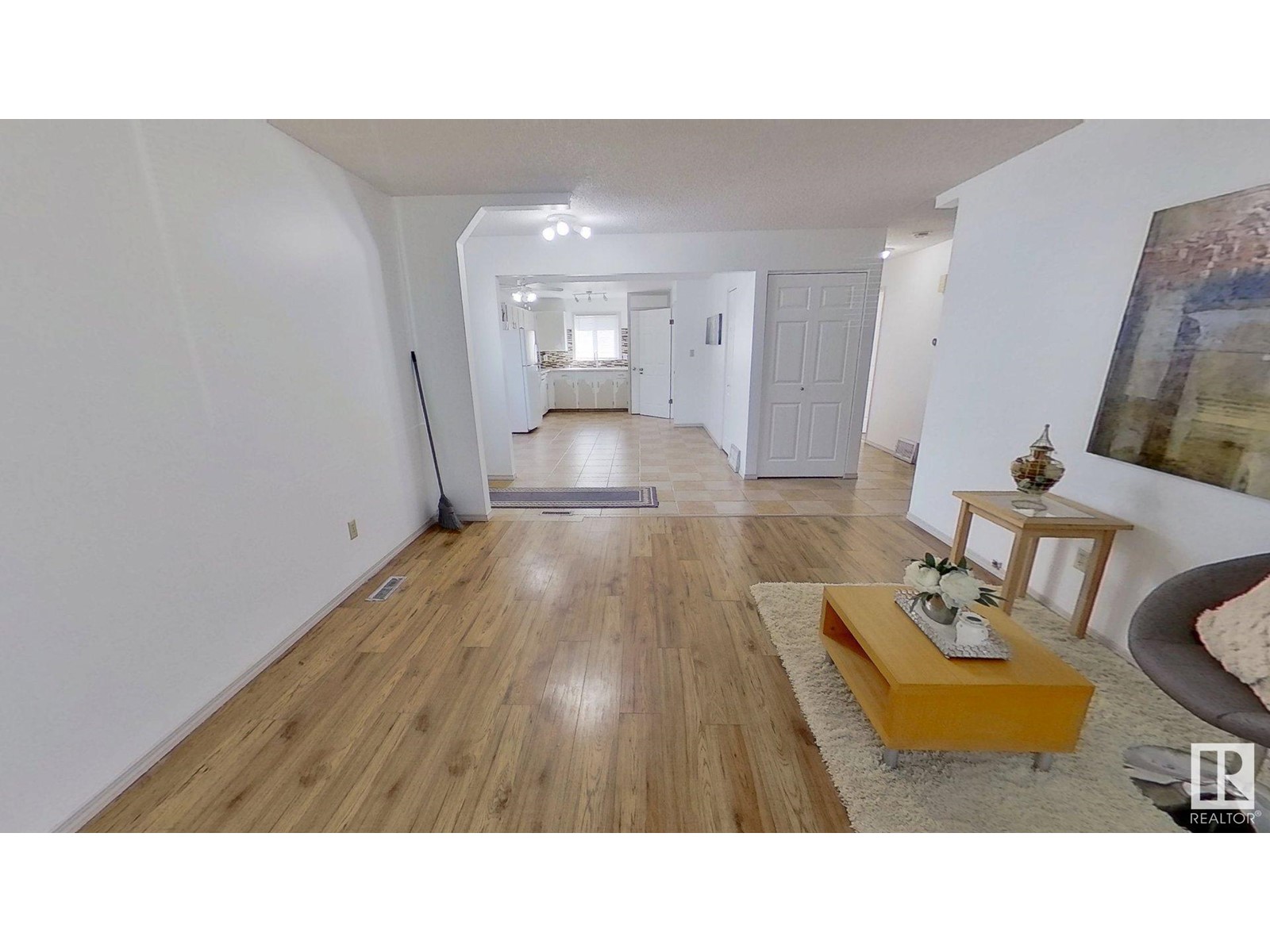 Property at 4109 38 ST NW image 3