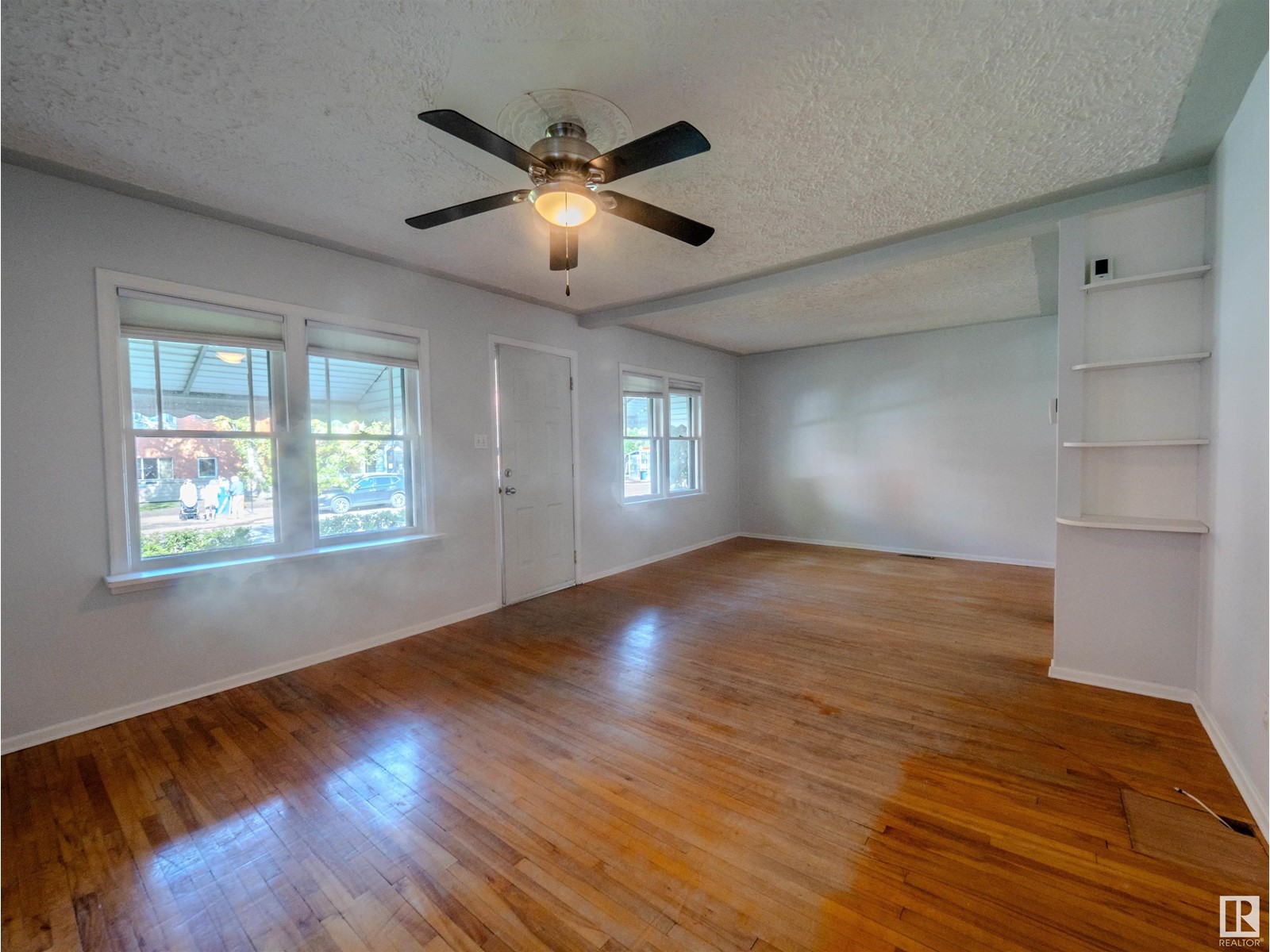 Property at 9411 92 ST NW image 4