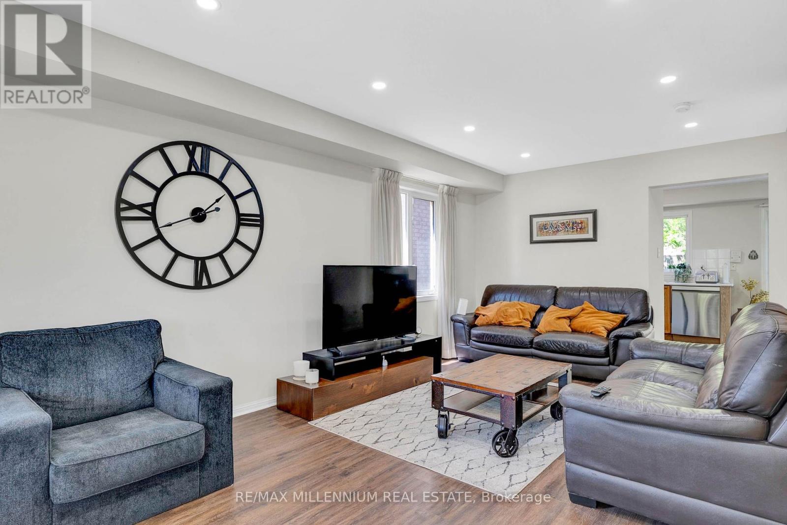 Property at 10 MAINLAND CRESCENT E image 1