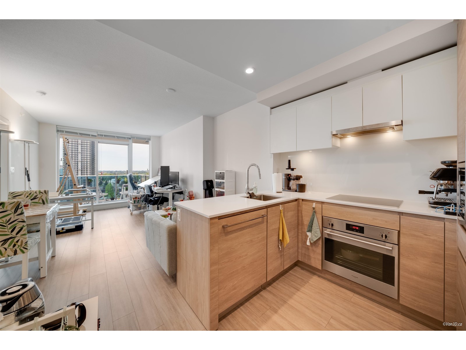 711 13615 Fraser Highway, Surrey, British Columbia  V3T 0P7 - Photo 4 - R3008222