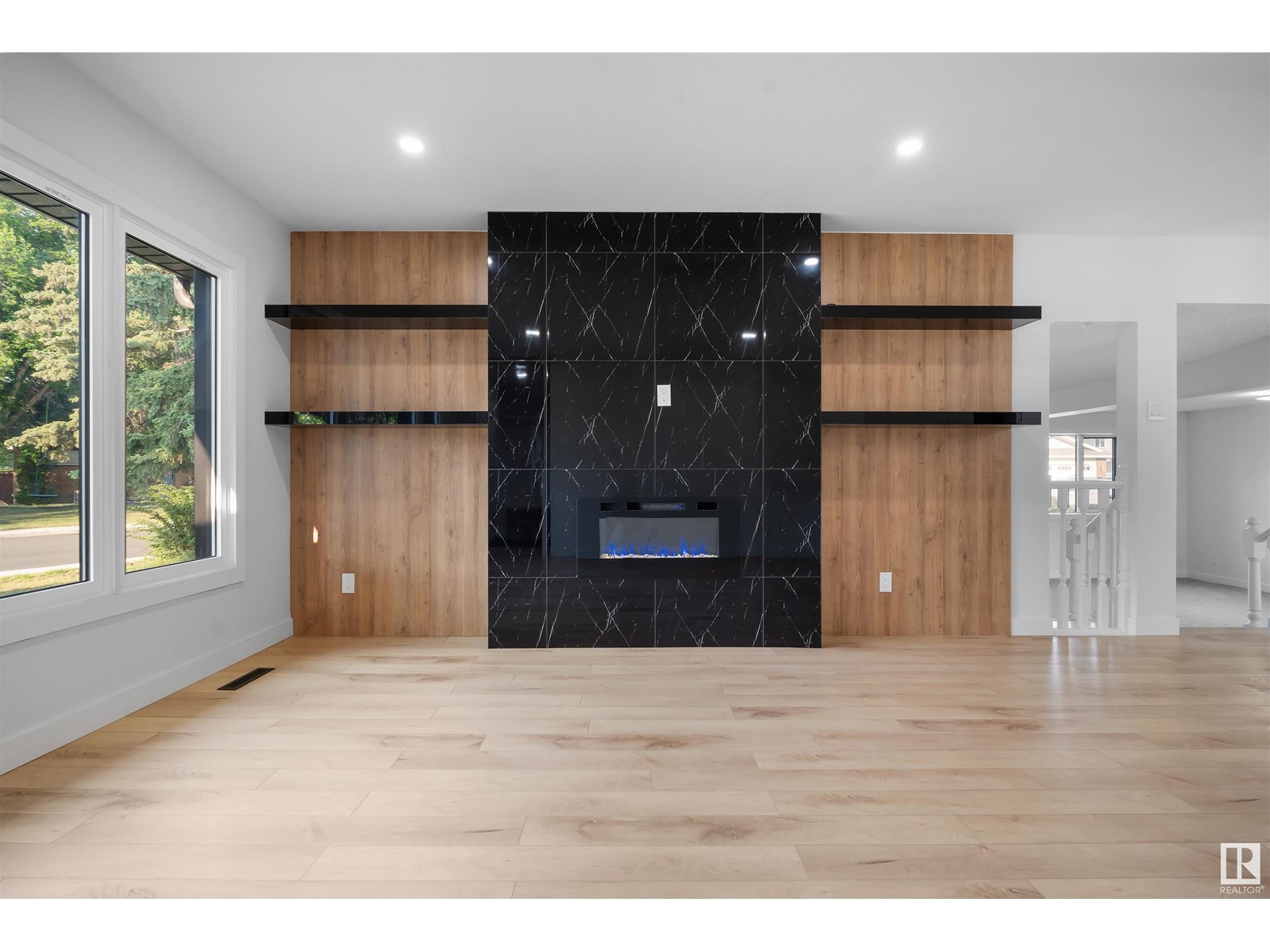 Property at 7407 92 AV NW image 5