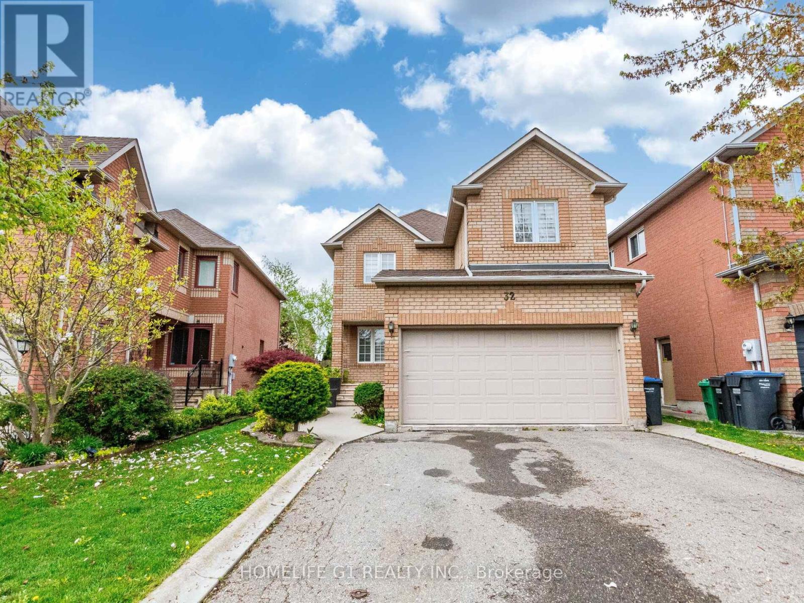 32 Creekwood Drive, Brampton, Ontario  L7A 1J3 - Photo 2 - W12185890