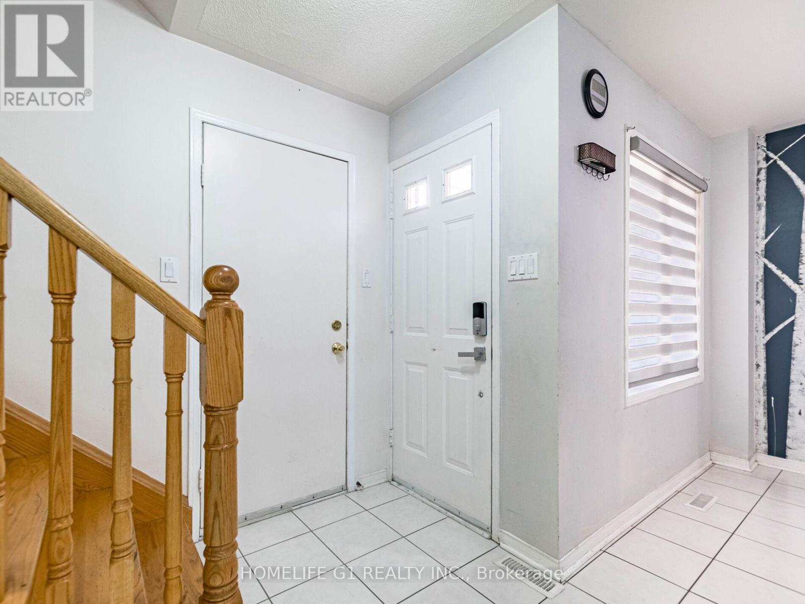 32 Creekwood Drive, Brampton, Ontario  L7A 1J3 - Photo 6 - W12185890