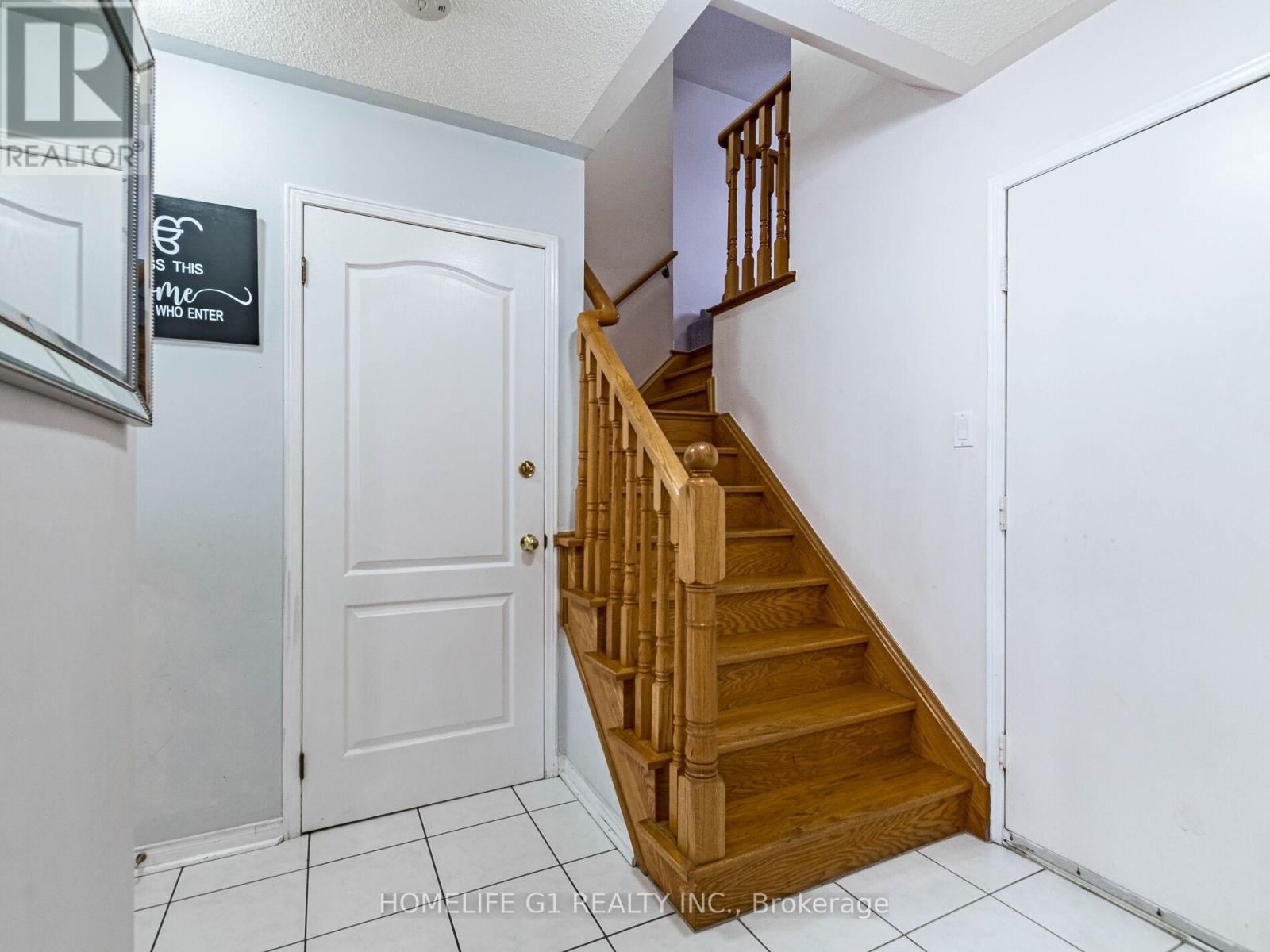 32 Creekwood Drive, Brampton, Ontario  L7A 1J3 - Photo 7 - W12185890