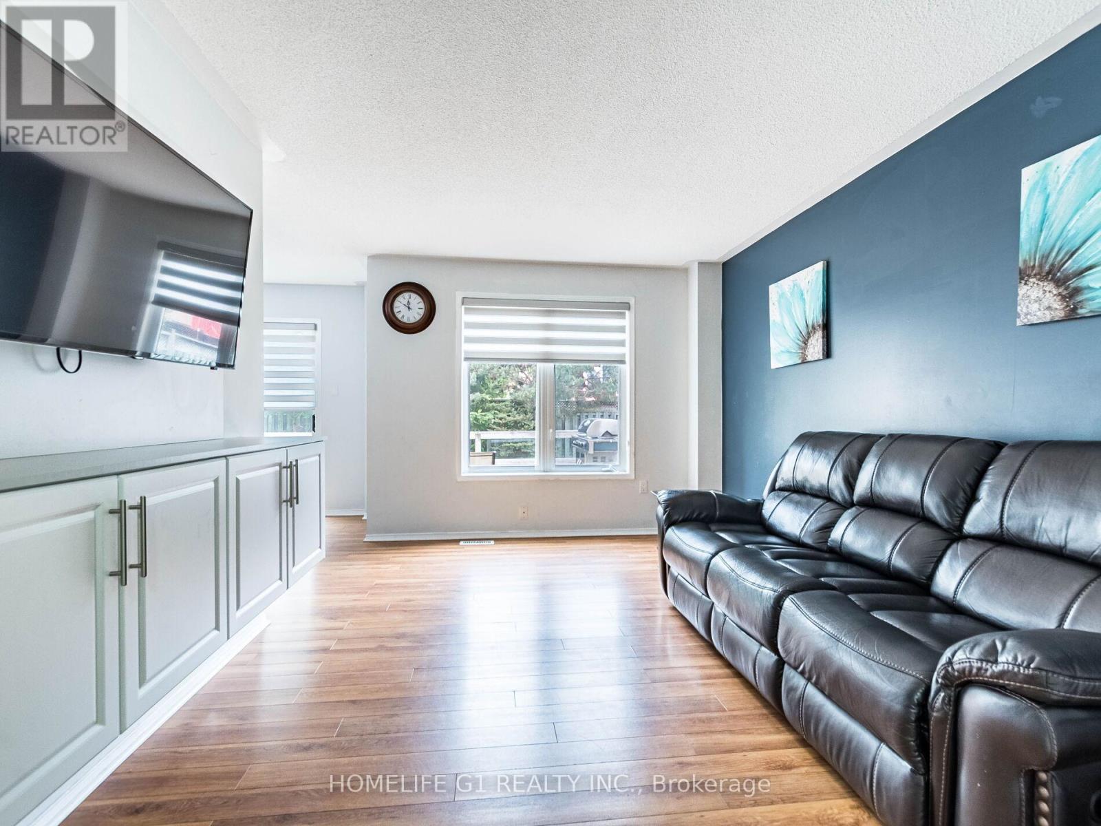 32 Creekwood Drive, Brampton, Ontario  L7A 1J3 - Photo 8 - W12185890