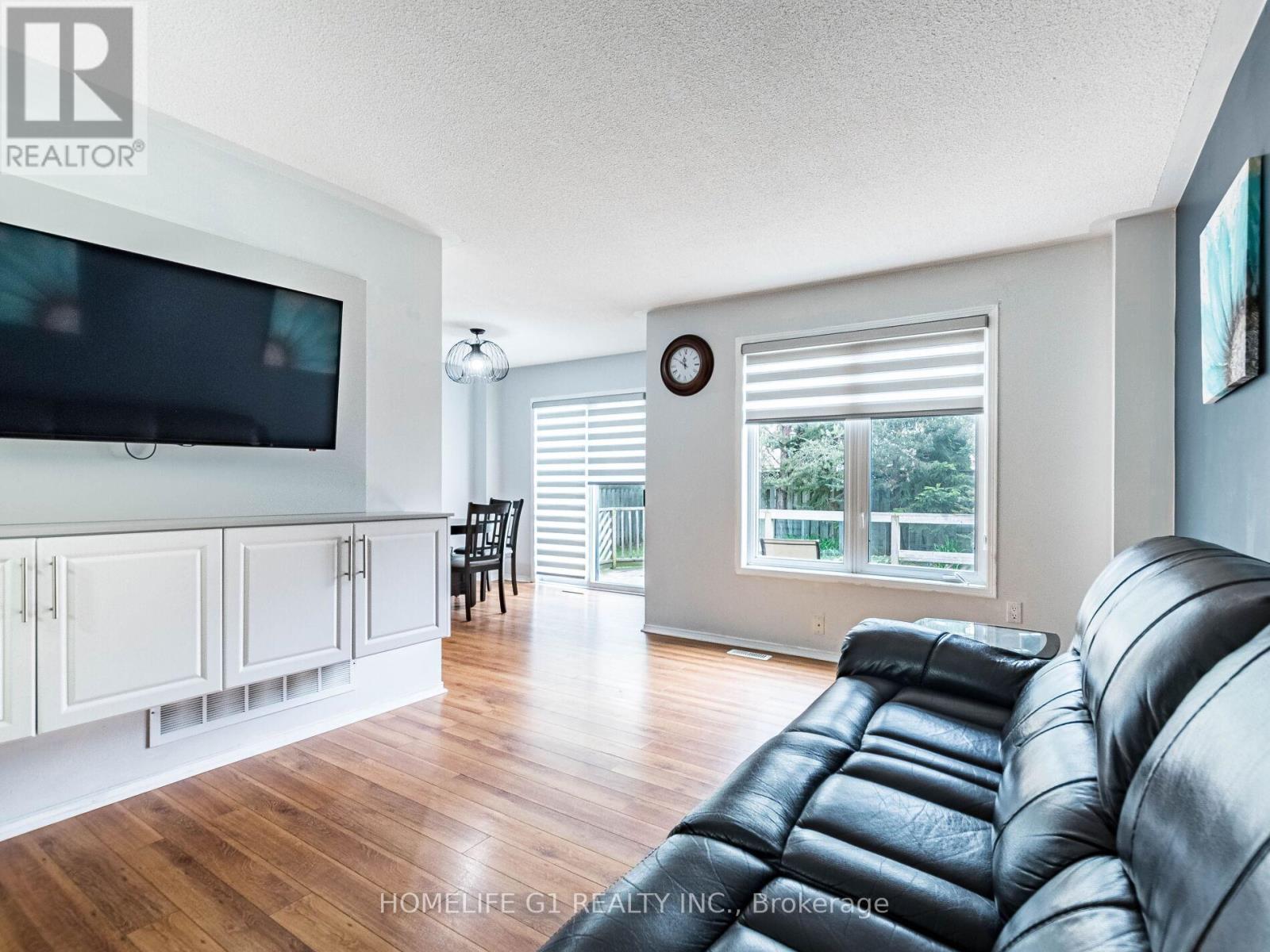 32 Creekwood Drive, Brampton, Ontario  L7A 1J3 - Photo 9 - W12185890