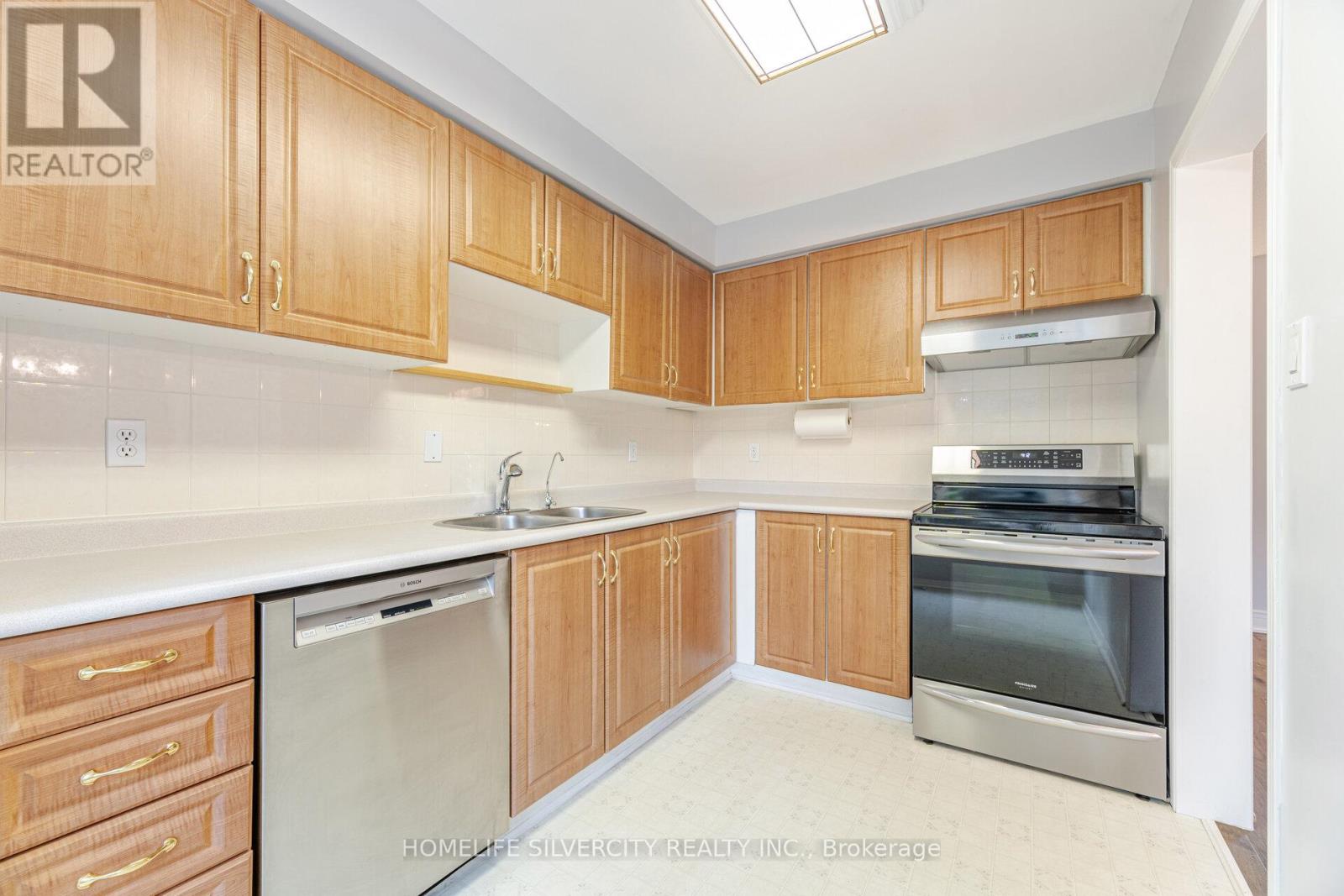 3913 Ponderosa Lane, Mississauga, Ontario  L5N 6W4 - Photo 15 - W12185918