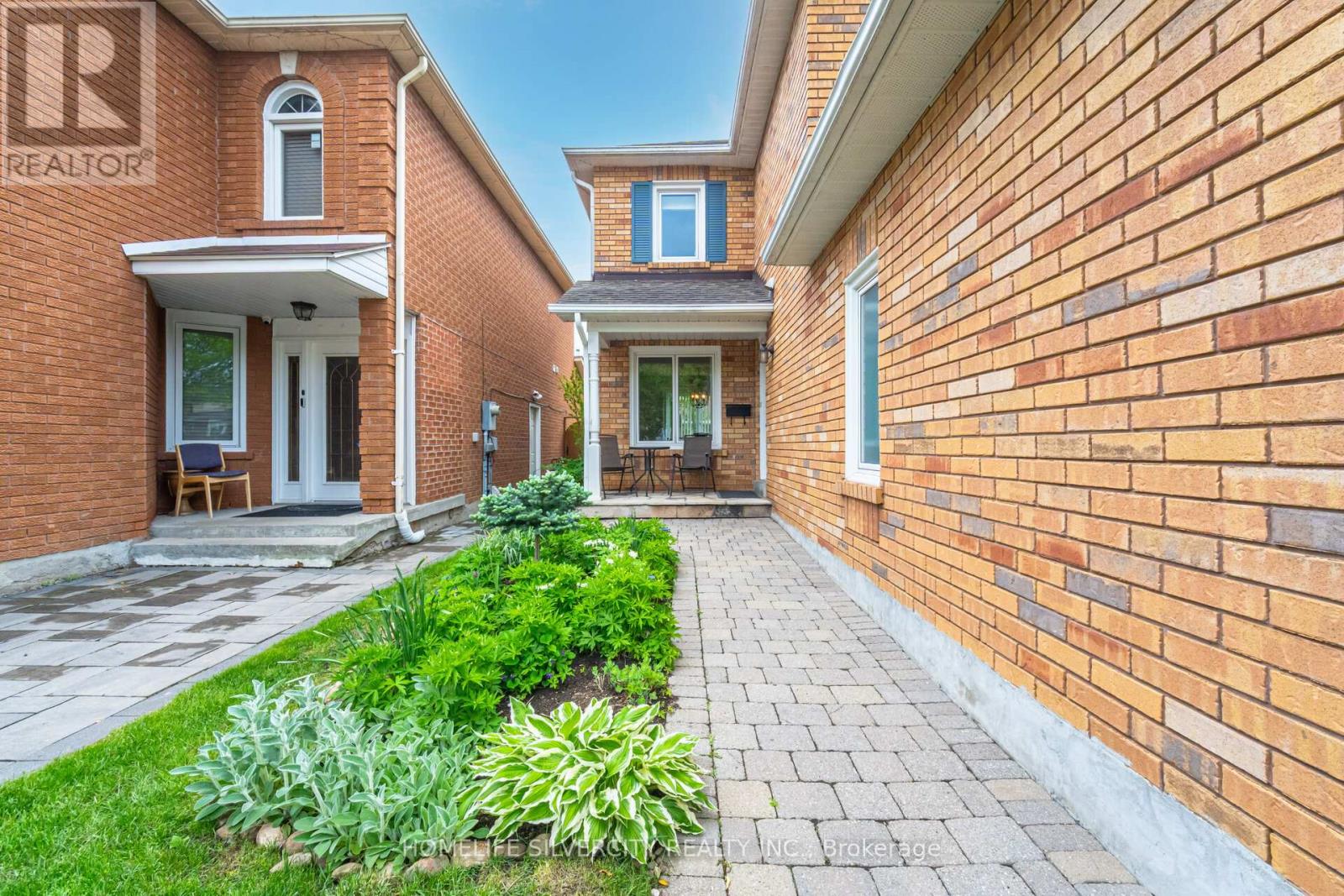 3913 Ponderosa Lane, Mississauga, Ontario  L5N 6W4 - Photo 3 - W12185918