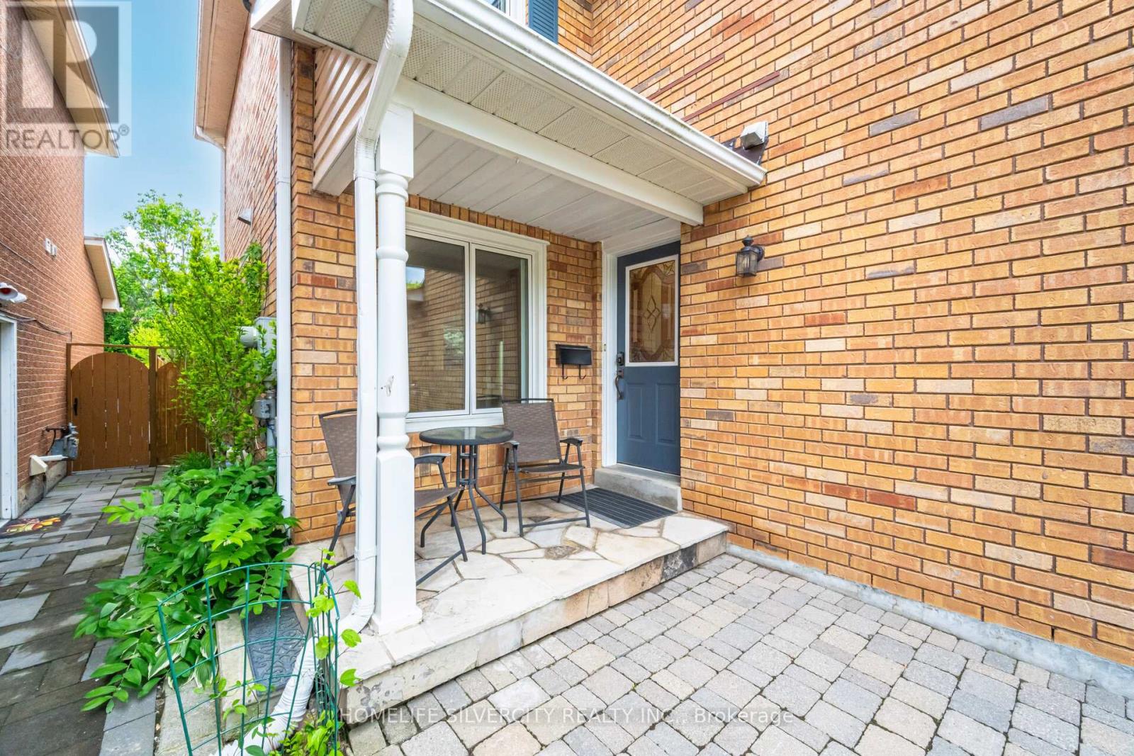3913 Ponderosa Lane, Mississauga, Ontario  L5N 6W4 - Photo 4 - W12185918