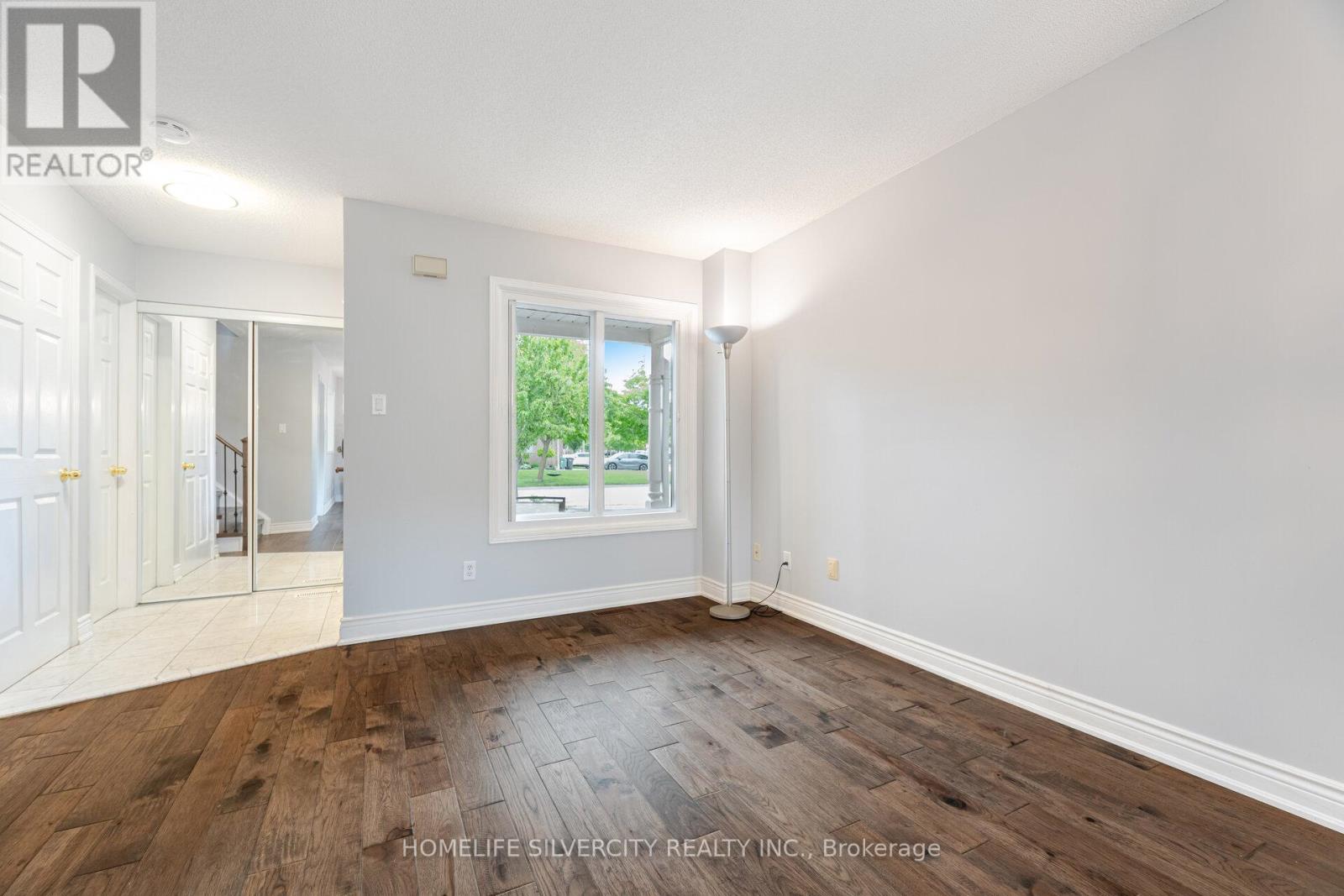 3913 Ponderosa Lane, Mississauga, Ontario  L5N 6W4 - Photo 6 - W12185918