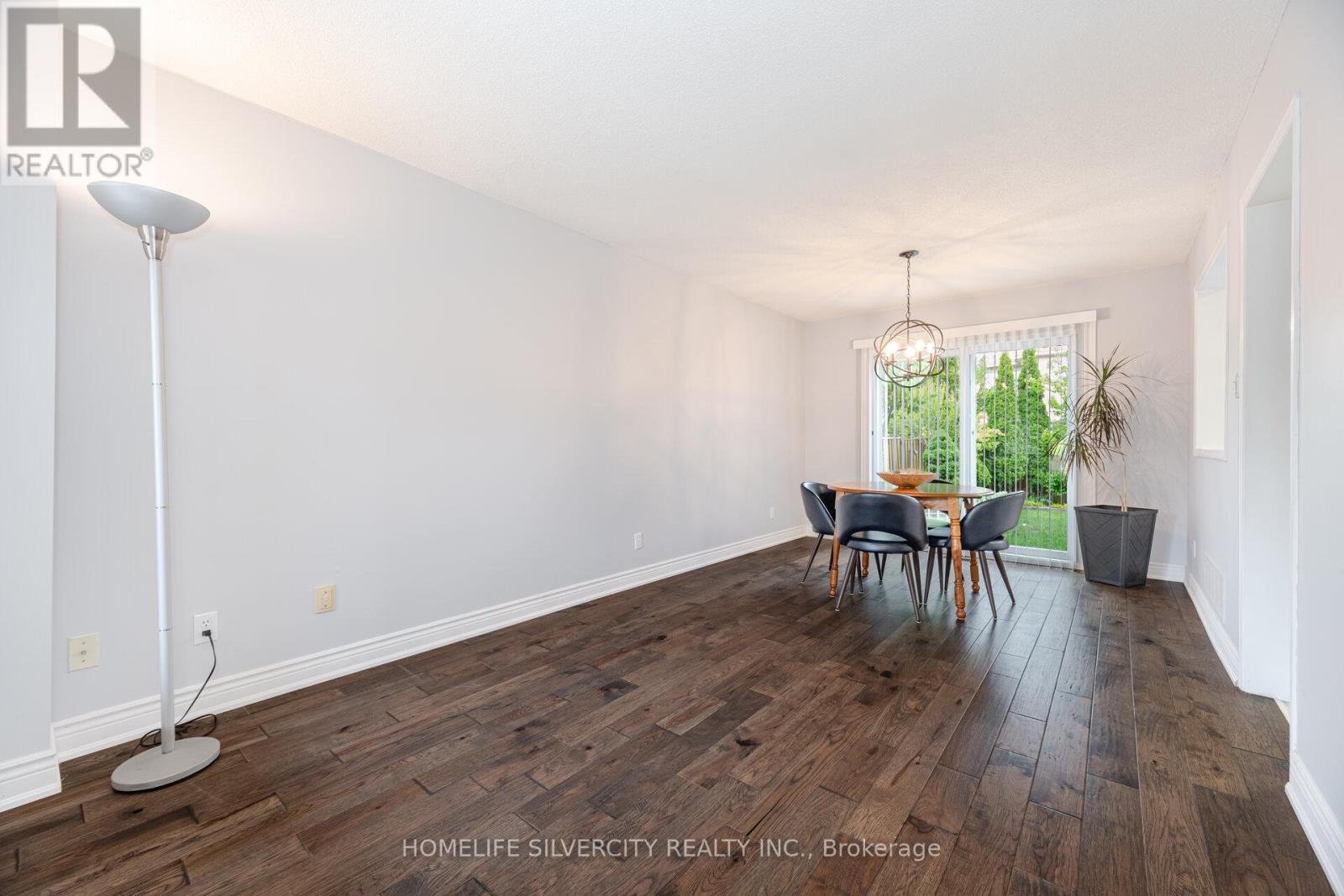 3913 Ponderosa Lane, Mississauga, Ontario  L5N 6W4 - Photo 9 - W12185918