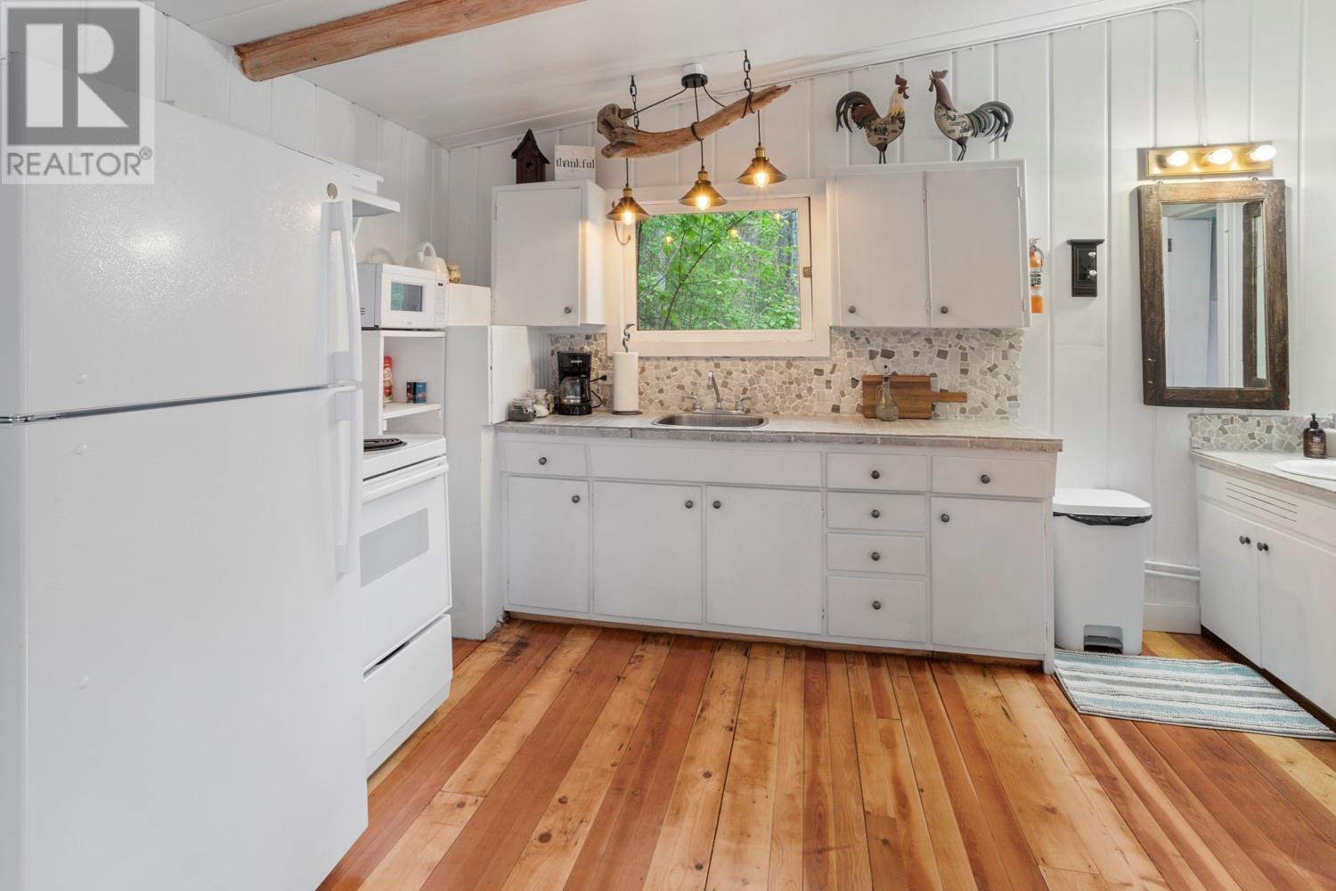 11899 3a Highway, Destiny Bay, British Columbia V0B 1A3 - Photo 16 - 10349496