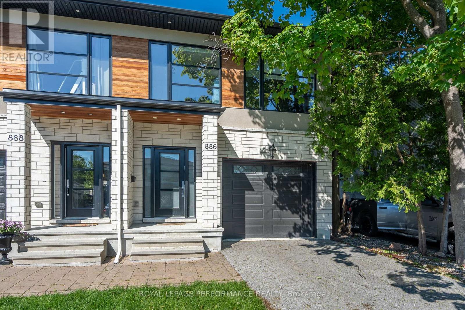 886 Dundee Avenue, Ottawa, Ontario  K2B 5T1 - Photo 2 - X12030652