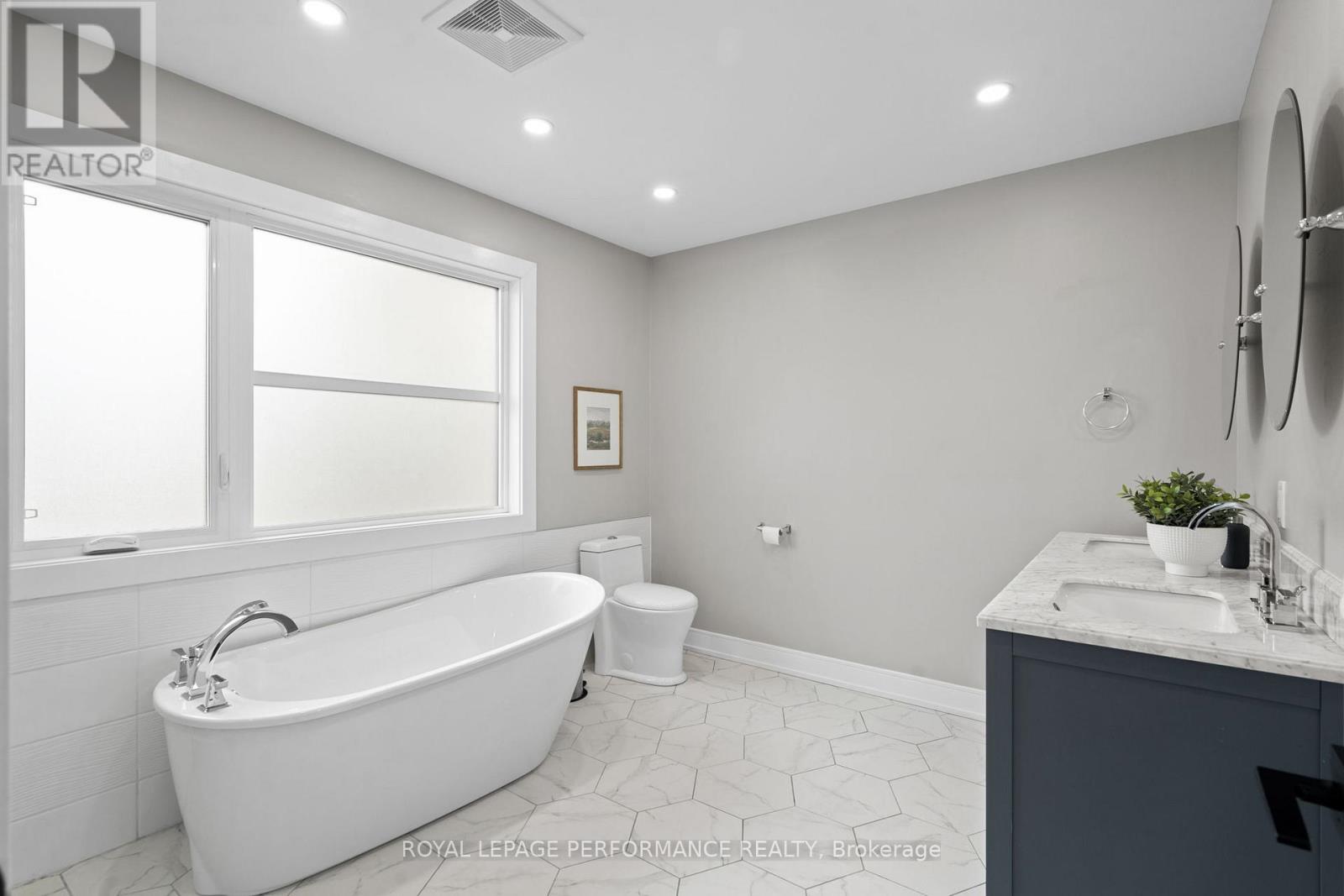 886 Dundee Avenue, Ottawa, Ontario  K2B 5T1 - Photo 28 - X12030652