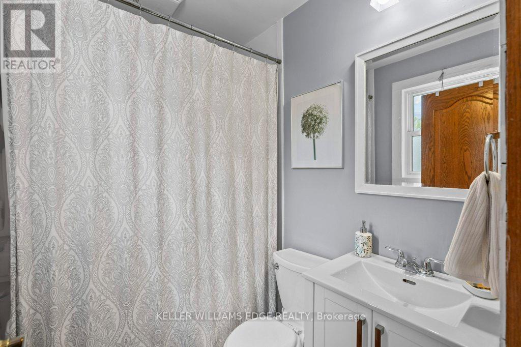 384 Thayer Avenue, Hamilton, Ontario  L9A 1J9 - Photo 15 - X12185908