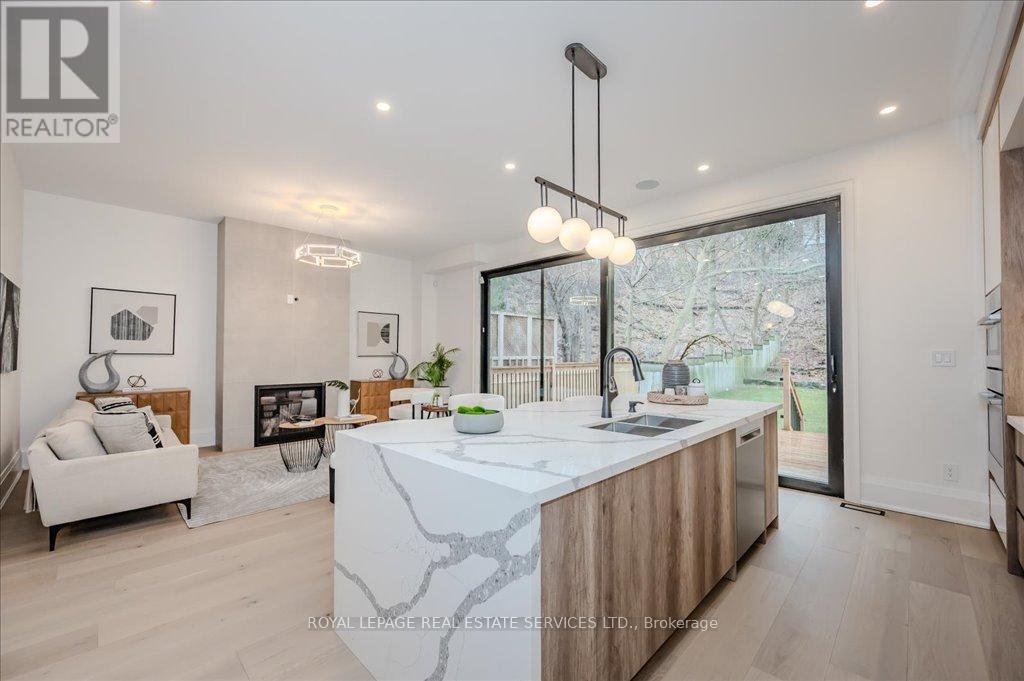78 South Kingsway, Toronto, Ontario  M6S 3T3 - Photo 13 - W12144094