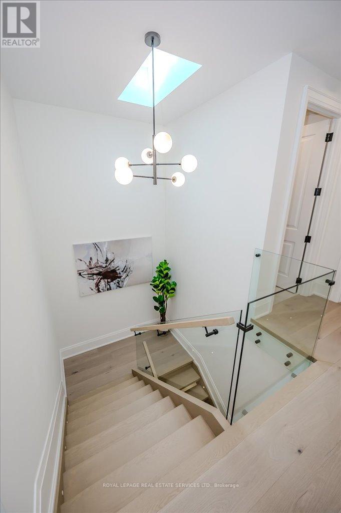 78 South Kingsway, Toronto, Ontario  M6S 3T3 - Photo 18 - W12144094